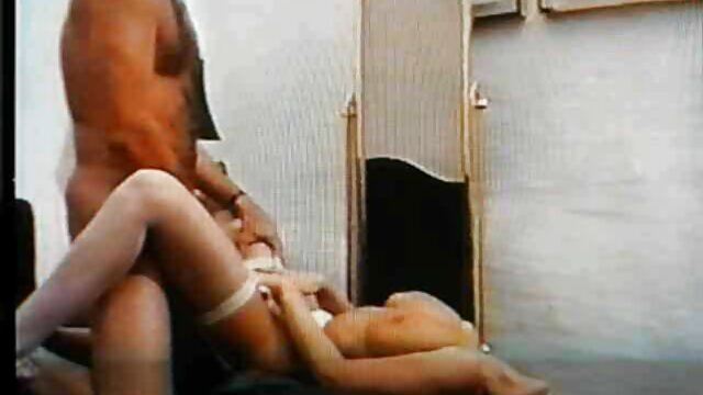 OLD4K. Pareja de ancianos y jóvenes pasa todo sorras cojiendo el día divirtiéndose