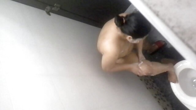 Nuevo amateur trabajando con el pie enorme zorras españolas follando corrida